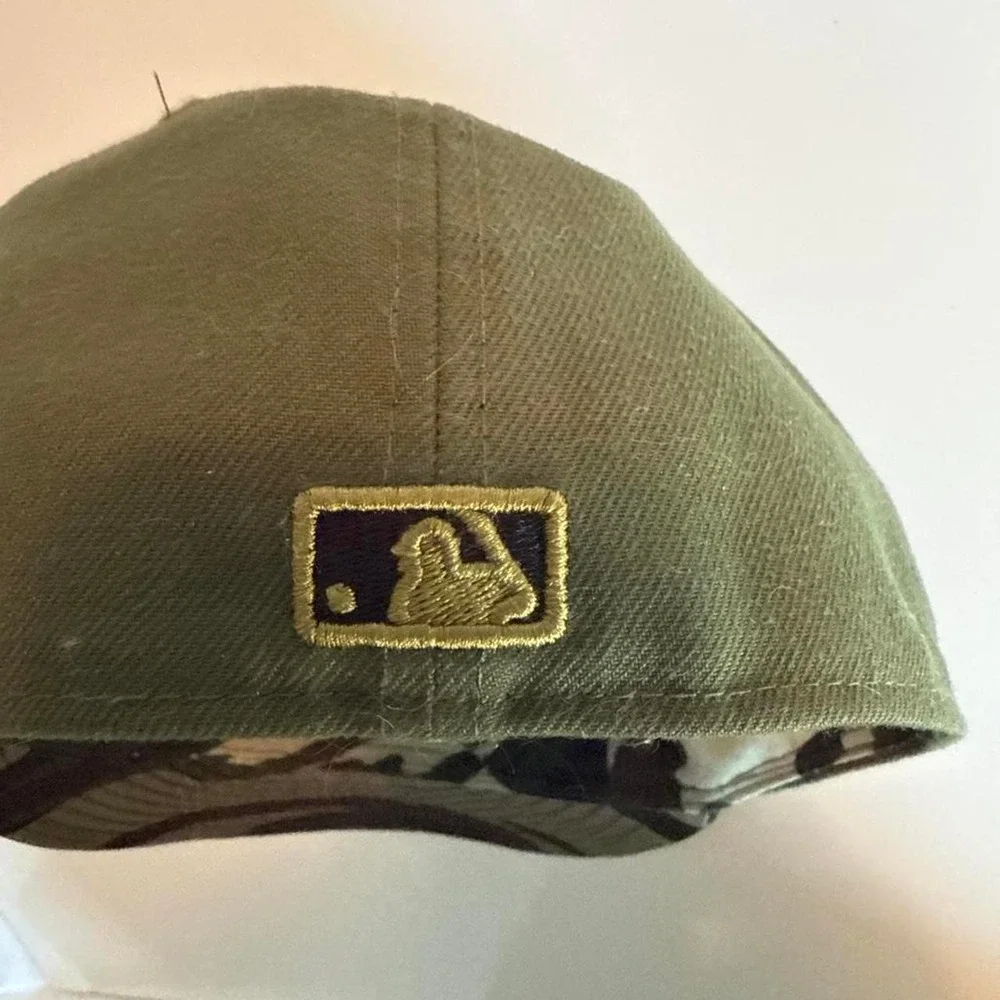 New Era 59Fifty Chicago Cubs Camo Baseball Hat size 7 1/4